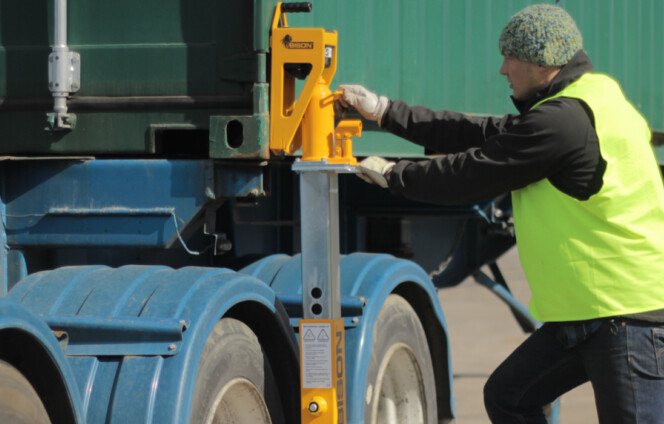 6046 Container Scales 1920x700 C Legs Banner