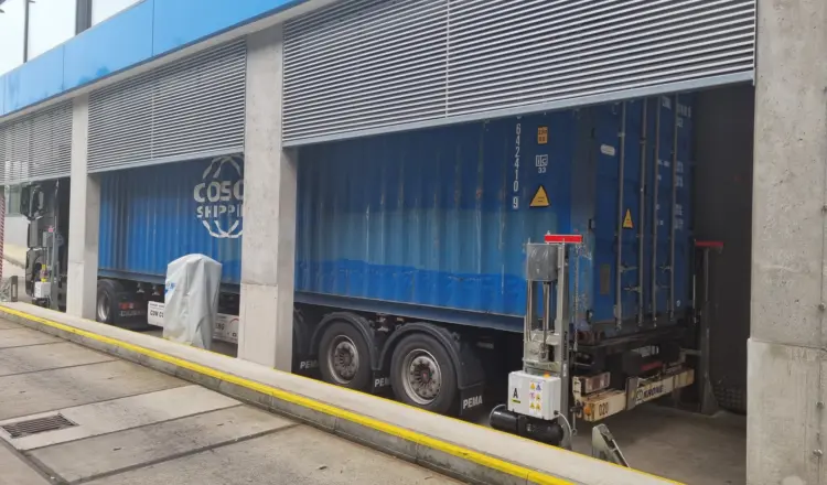 8171 777x490 M10 NAF G Ground Based Container Loading 7
