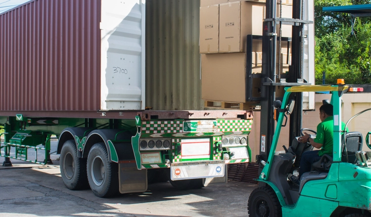 4-reasons-to-weigh-cargo-containers-in-loading-zone.webp