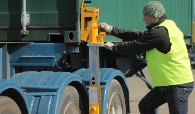 6046 Container Scales 1920x700 C Legs Banner