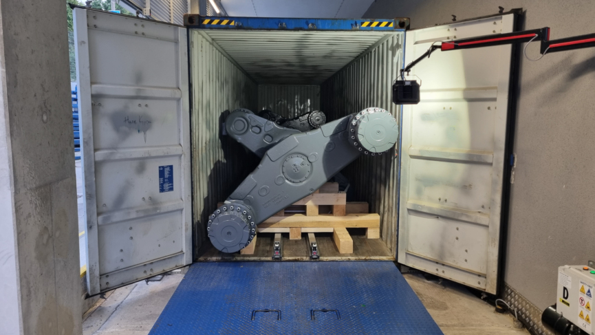 8176 777x490 M10 NAF G Ground Based Container Loading