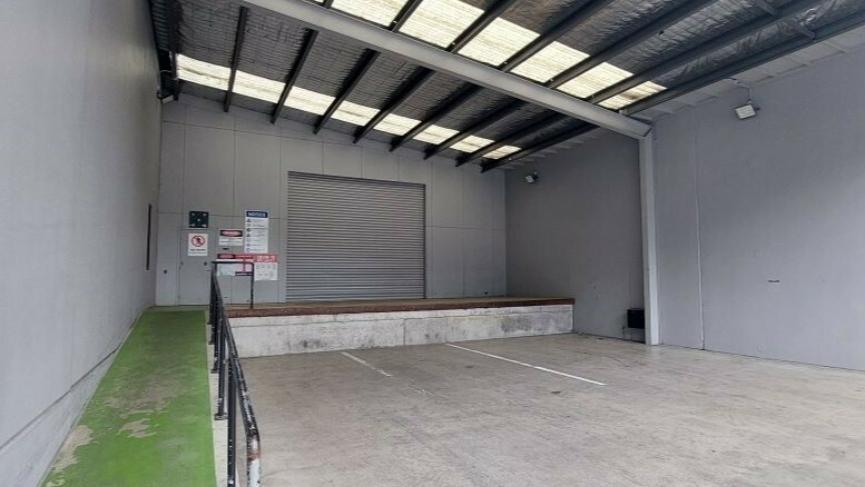 Enclosed loading dock