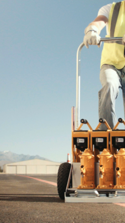 Bison shipping container weighing jacks